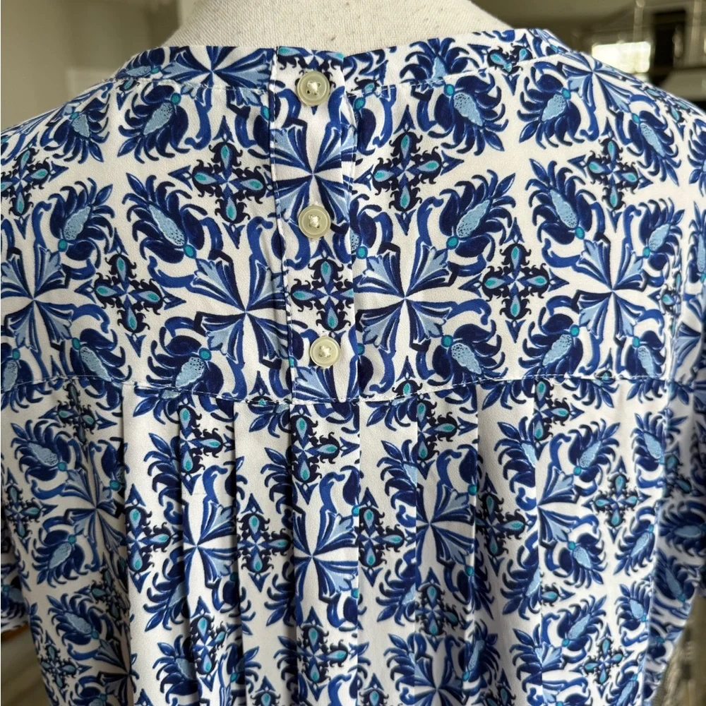LOFT Blue and White Tile Print Short Sleeve blouse - Picture 8 of 11